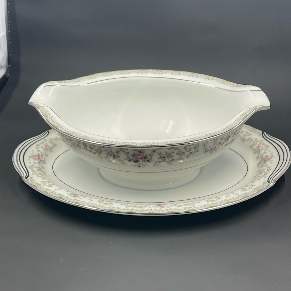 NORITAKE China Edgewood 5807 Gravy Boat With Attached Plate